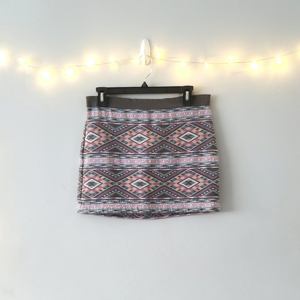⭐3/$20 AEO Aztec Mini Skirt